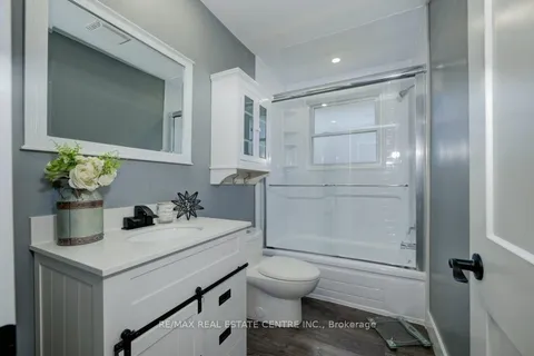 51 Rossford Cres, Kitchener, ON N2M 2H8