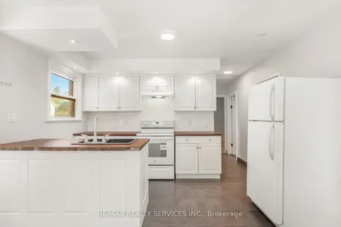 11 Garnet St, St. Catharines, ON L2M 5E6