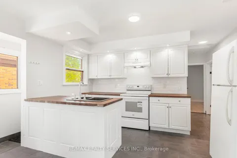 11 Garnet St, St. Catharines, ON L2M 5E6