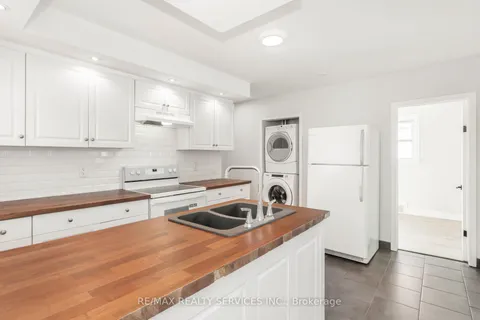 11 Garnet St, St. Catharines, ON L2M 5E6