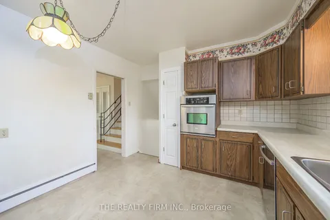 486 Oak Park Dr, London, ON N6H 3N4