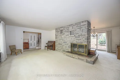 486 Oak Park Dr, London, ON N6H 3N4