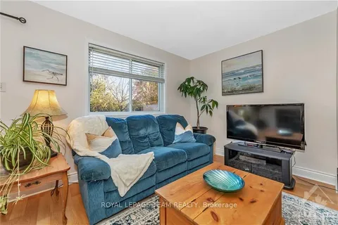 10 VICKERS Way, Kanata, ON K2L 3P9