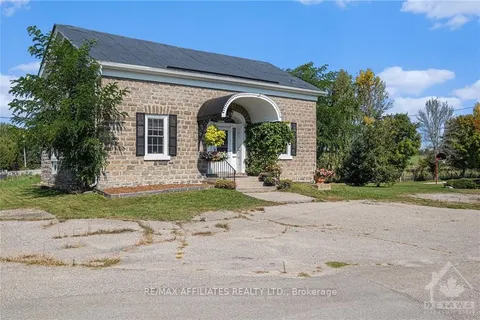 26 BLACKSMITH Rd, Rideau Lakes, ON K0G 1L0