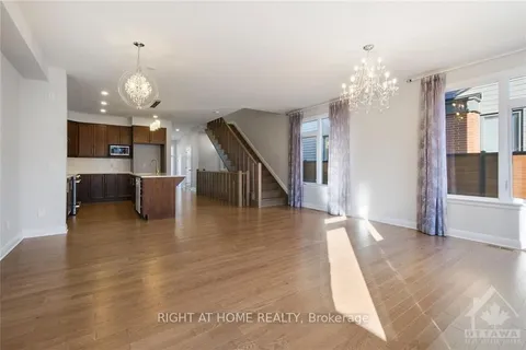 320 WIGWAS St, Manor Park - Cardinal Glen and Area, ON K1K 5A2