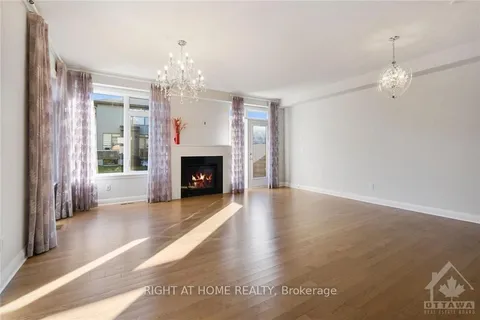 320 WIGWAS St, Manor Park - Cardinal Glen and Area, ON K1K 5A2