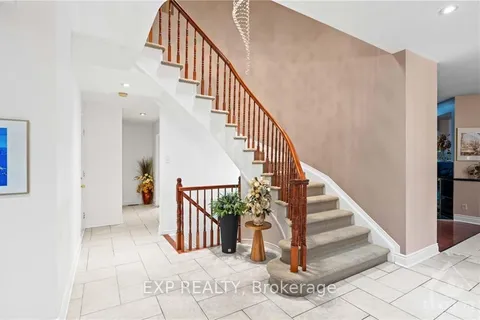 33 VALENCIA St, Barrhaven, ON K2G 6T1