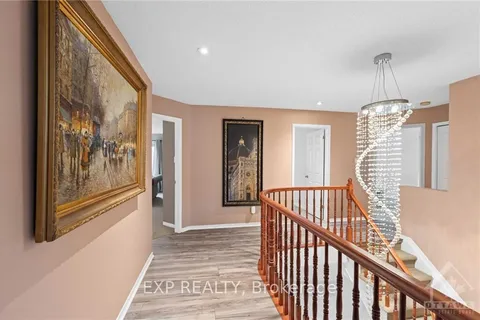 33 VALENCIA St, Barrhaven, ON K2G 6T1