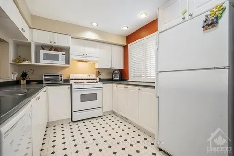 14 SCHOOLHOUSE, New Edinburgh - Lindenlea, ON K1M 2J5