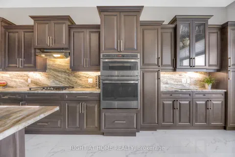 27 Deerfield Lane, Hamilton, ON L9K 0K2