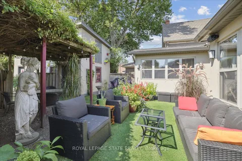 65 Queen St, St. Catharines, ON L2R 5G9