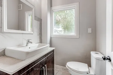 28 Francis St, Hamilton, ON L8L 3V1
