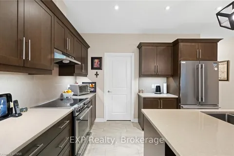 25 ANDREW LANE Lane, Thorold, ON L2V 0V3