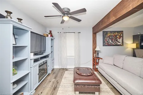 7992 PETER St, Niagara Falls, ON L2G 6S9