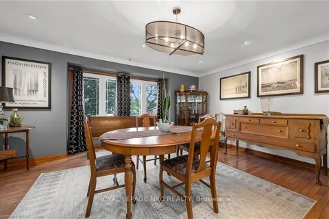 19 LITTLE JOHN Crt, Welland, ON L3C 5X3