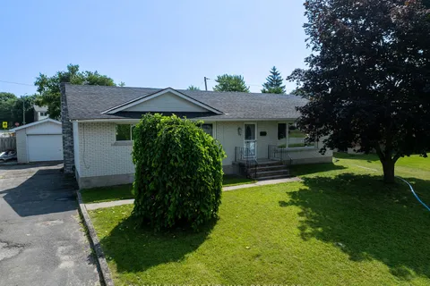 87 Oxford Cres, Loyalist, ON K7N 1R1