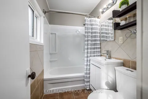 124 Humewood Dr, Belleville, ON K8N 4E7