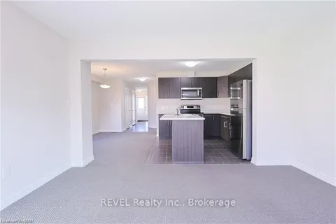 17 HAWTHORN Ave, Thorold, ON L2V 0H9