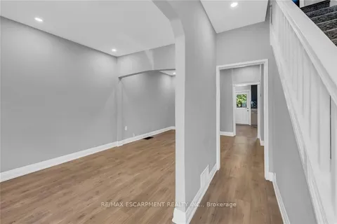 55 Douglas Ave, Hamilton, ON L8L 5R2