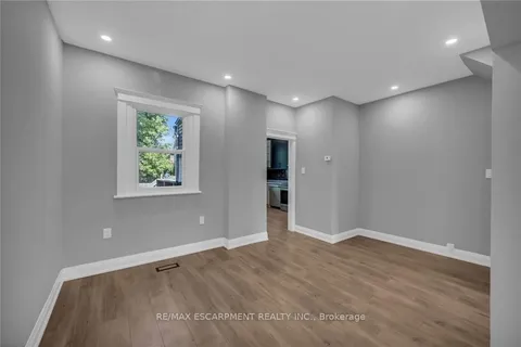55 Douglas Ave, Hamilton, ON L8L 5R2
