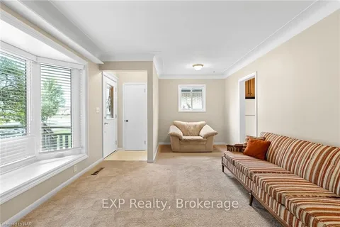 6326 DOREEN Dr, Niagara Falls, ON L2E 5K2