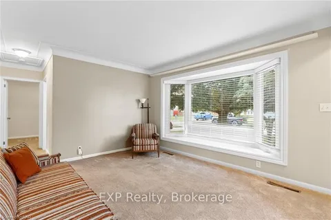 6326 DOREEN Dr, Niagara Falls, ON L2E 5K2