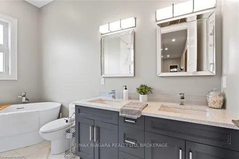 13 FRANCESCO Cres, St. Catharines, ON L2S 4C7