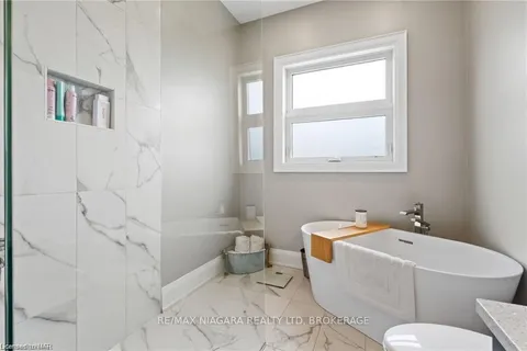 13 FRANCESCO Cres, St. Catharines, ON L2S 4C7