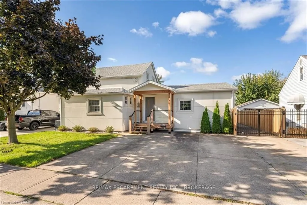 13 AMBROSE St, St. Catharines, ON L2S 2K6