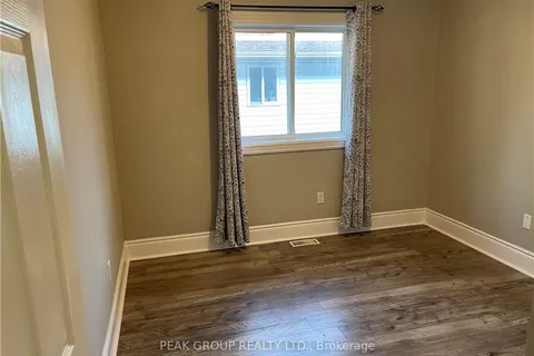 2691 PORTAGE Rd, Niagara Falls, ON L2J 4J9