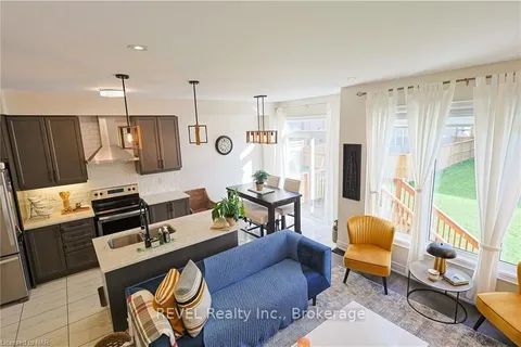 7814 HACKBERRY Tr, Niagara Falls, ON L2H 3R4