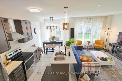 7814 HACKBERRY Tr, Niagara Falls, ON L2H 3R4