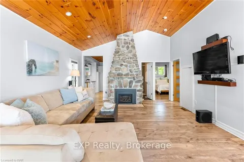 10451 LAKESHORE Rd, Wainfleet, ON L3K 5V4