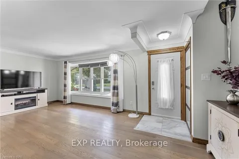 6456 CAROLYN Ave, Niagara Falls, ON L2E 5H5