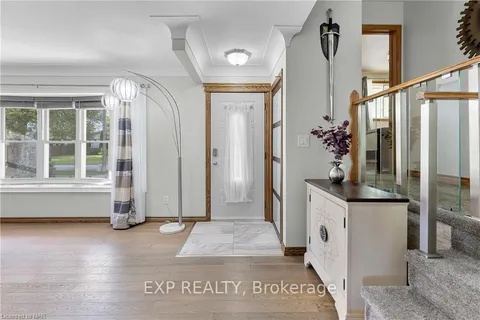 6456 CAROLYN Ave, Niagara Falls, ON L2E 5H5