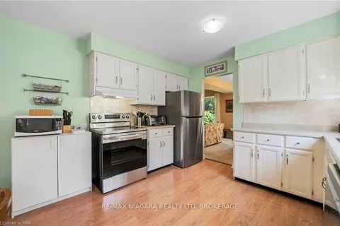 7715 SWAN St, Niagara Falls, ON L2H 2P7