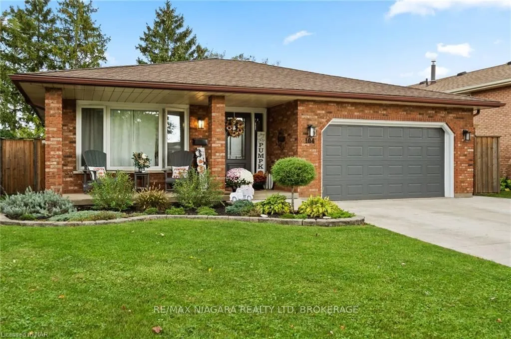 104 WHITEOAK Cres, Welland, ON L3C 6E6