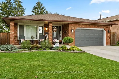 104 WHITEOAK Cres, Welland, ON L3C 6E6