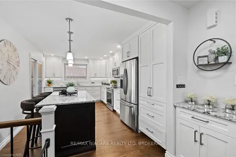 104 WHITEOAK Cres, Welland, ON L3C 6E6