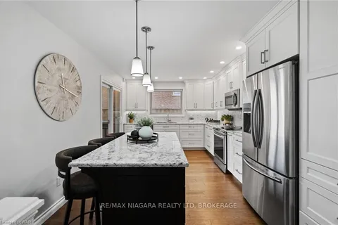 104 WHITEOAK Cres, Welland, ON L3C 6E6