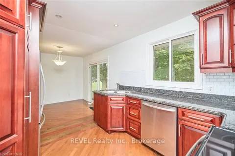 1112 KENNEDY Dr, Fort Erie, ON L2A 5P4