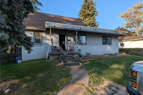 378 THOROLD Rd, Welland, ON L3C 3W6