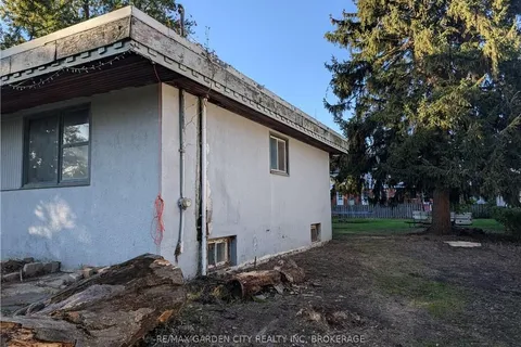 378 THOROLD Rd, Welland, ON L3C 3W6