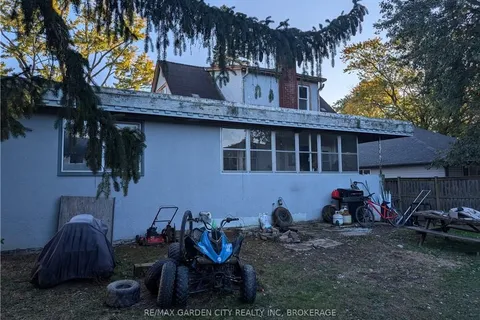 378 THOROLD Rd, Welland, ON L3C 3W6