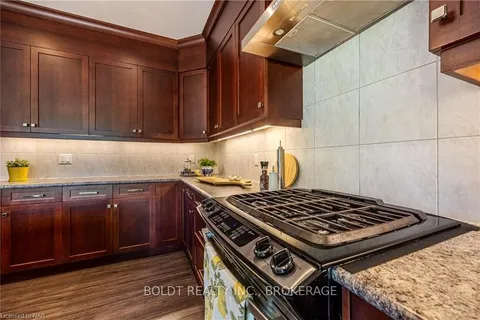 7333 LIONSHEAD Ave, Niagara Falls, ON L2G 0A6