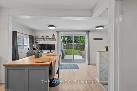 6317 ASH St, Niagara Falls, ON L2G 2H4