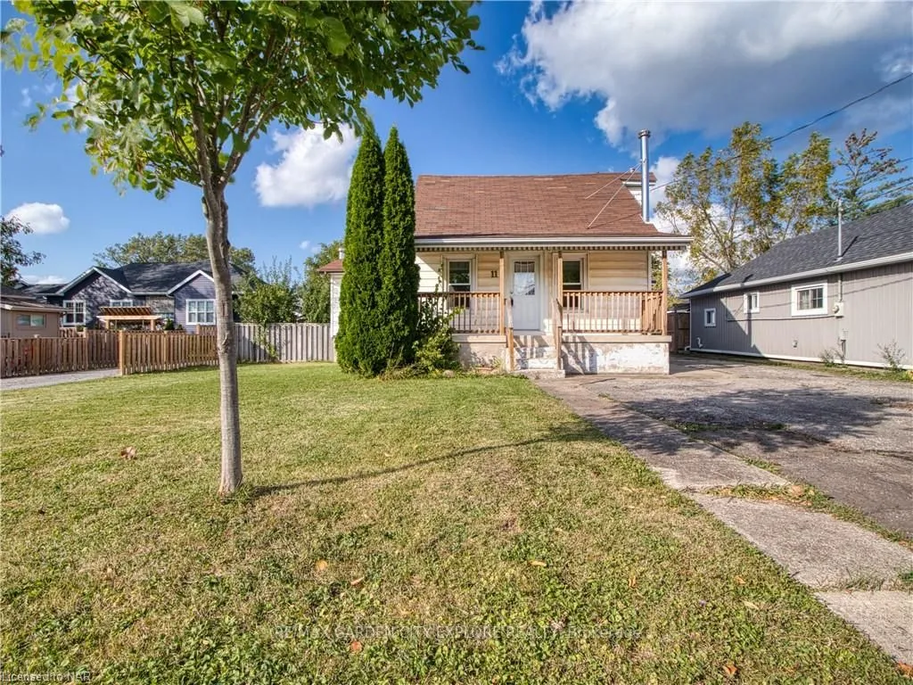 11 HAZEL St, St. Catharines, ON L2T 1E2