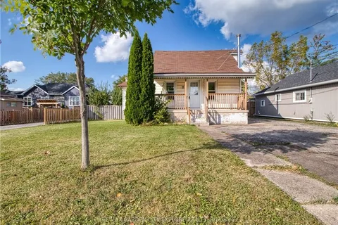 11 HAZEL St, St. Catharines, ON L2T 1E2