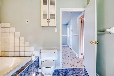 11 HAZEL St, St. Catharines, ON L2T 1E2