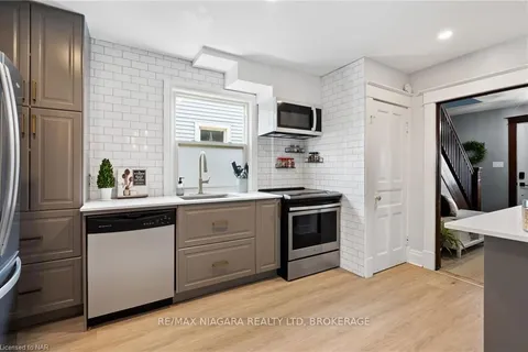 89 LOUISA St, St. Catharines, ON L2R 2K1